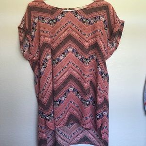 Short sleeve flower and chevron High Low Blouse